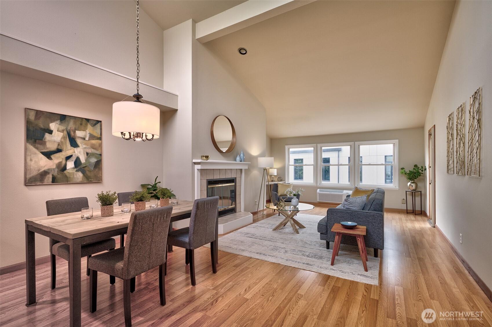 SEATTLE, Washington, 98103, United States, 2 Bedrooms Bedrooms, ,2 BathroomsBathrooms,Residential,For Sale,1794014