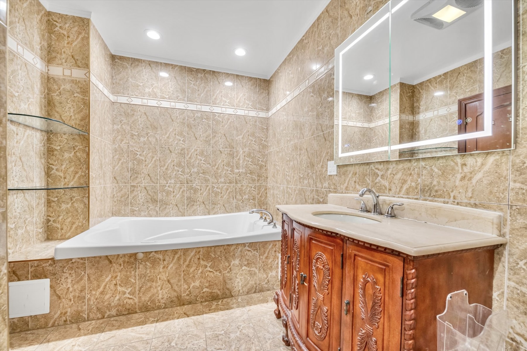  ?ONE OF A KIND PENTHOUSE IN REGO PARK? - 物件實景