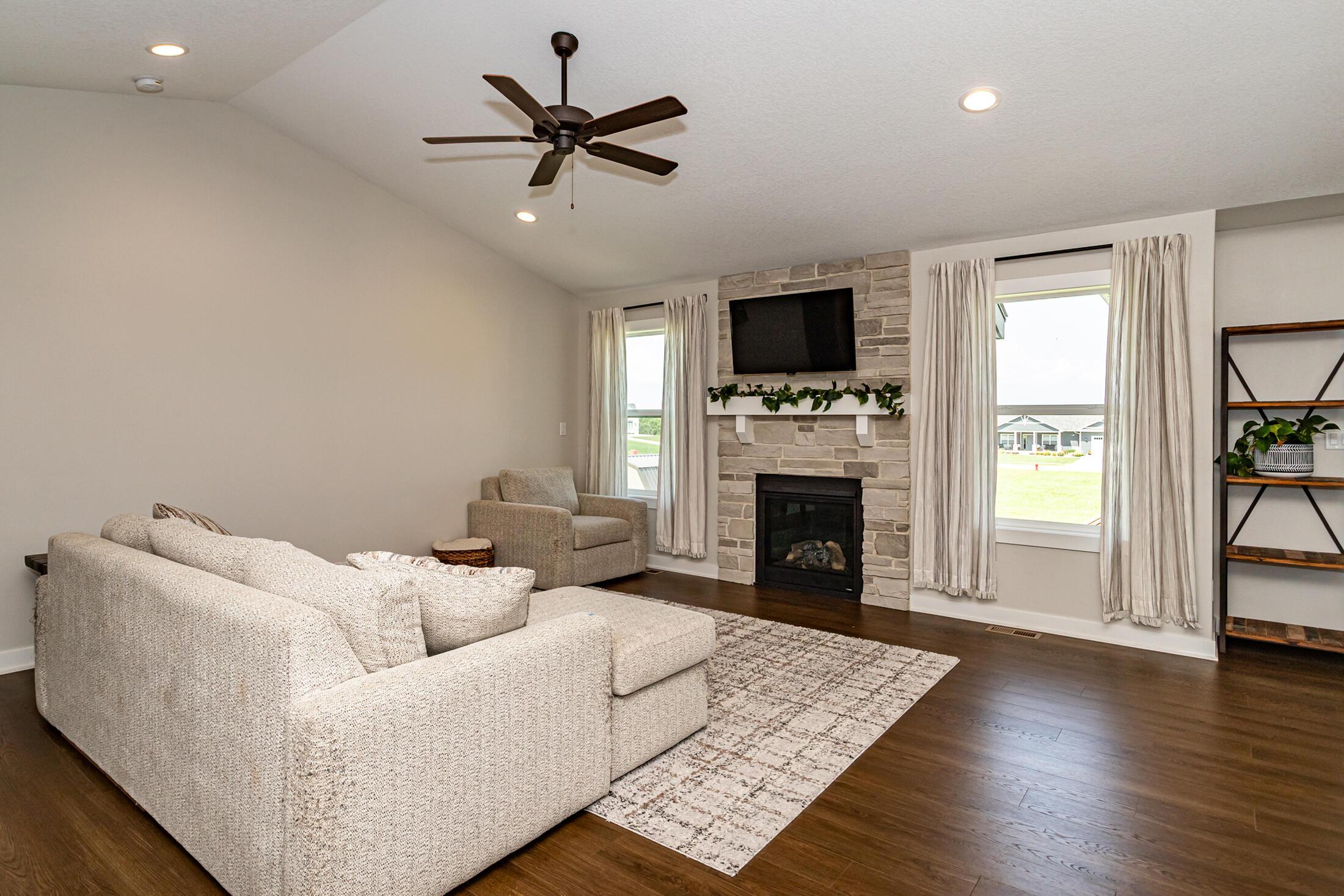 Huxley, Iowa, 50124, United States, 4 Bedrooms Bedrooms, ,3 BathroomsBathrooms,Residential,For Sale,1980577