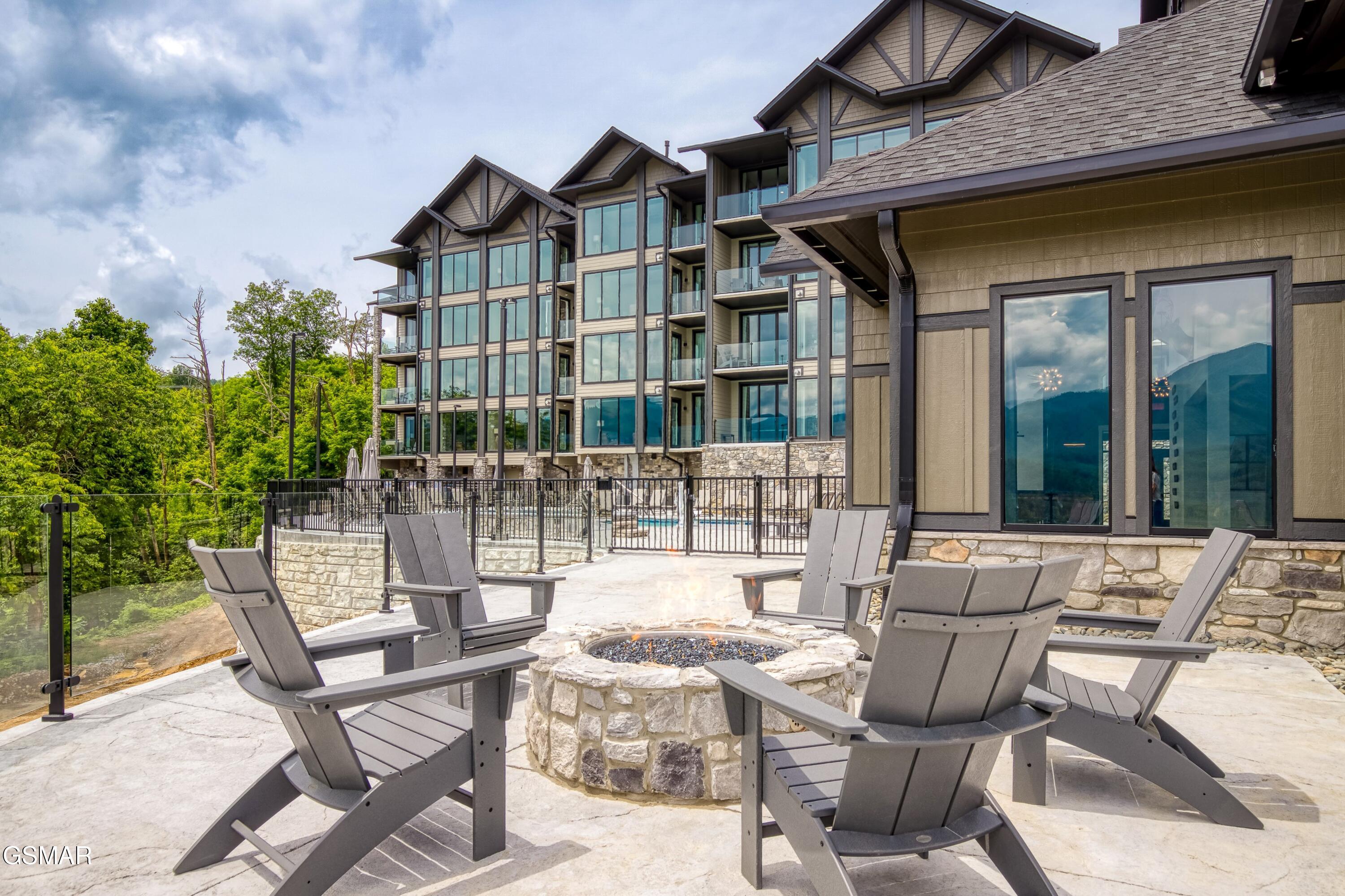 Gatlinburg, Tennessee, 37738, United States, 3 Bedrooms Bedrooms, ,4 BathroomsBathrooms,Residential,For Sale,1977552