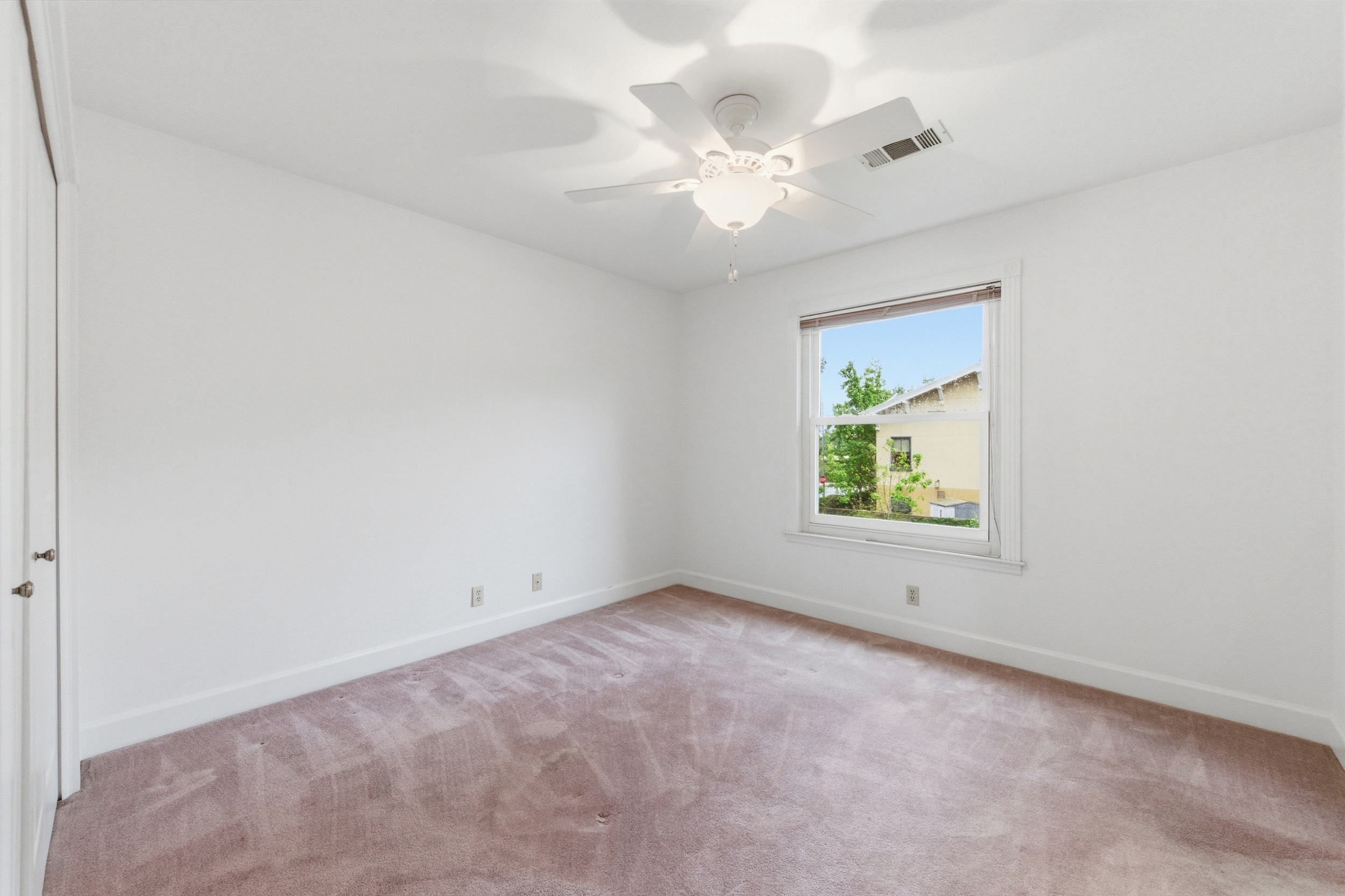  Classic Charm and Comfortable Living - 物件實景