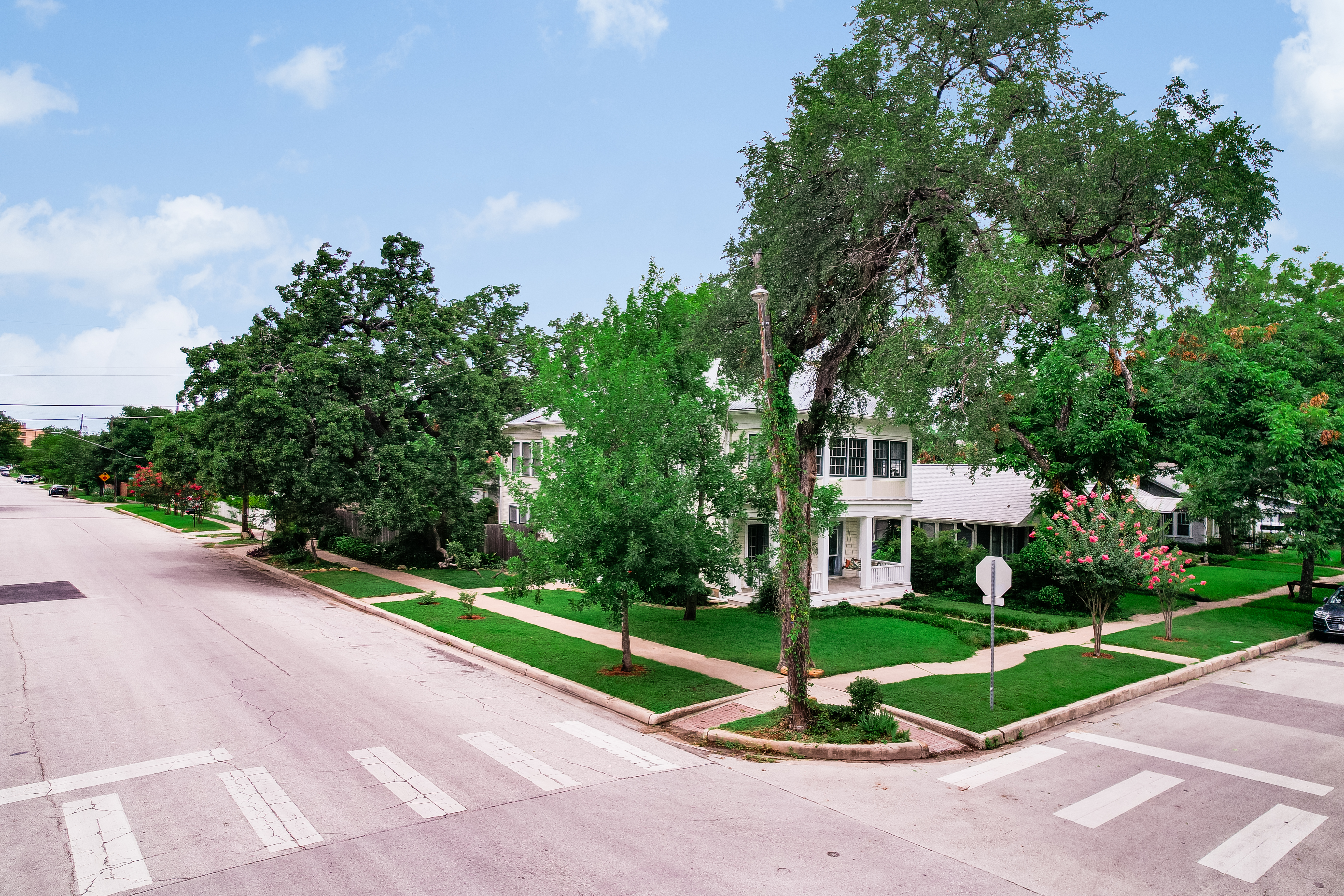  1922 Colonial Revival in Historic Hyde Park Neighborhood - 物件實景
