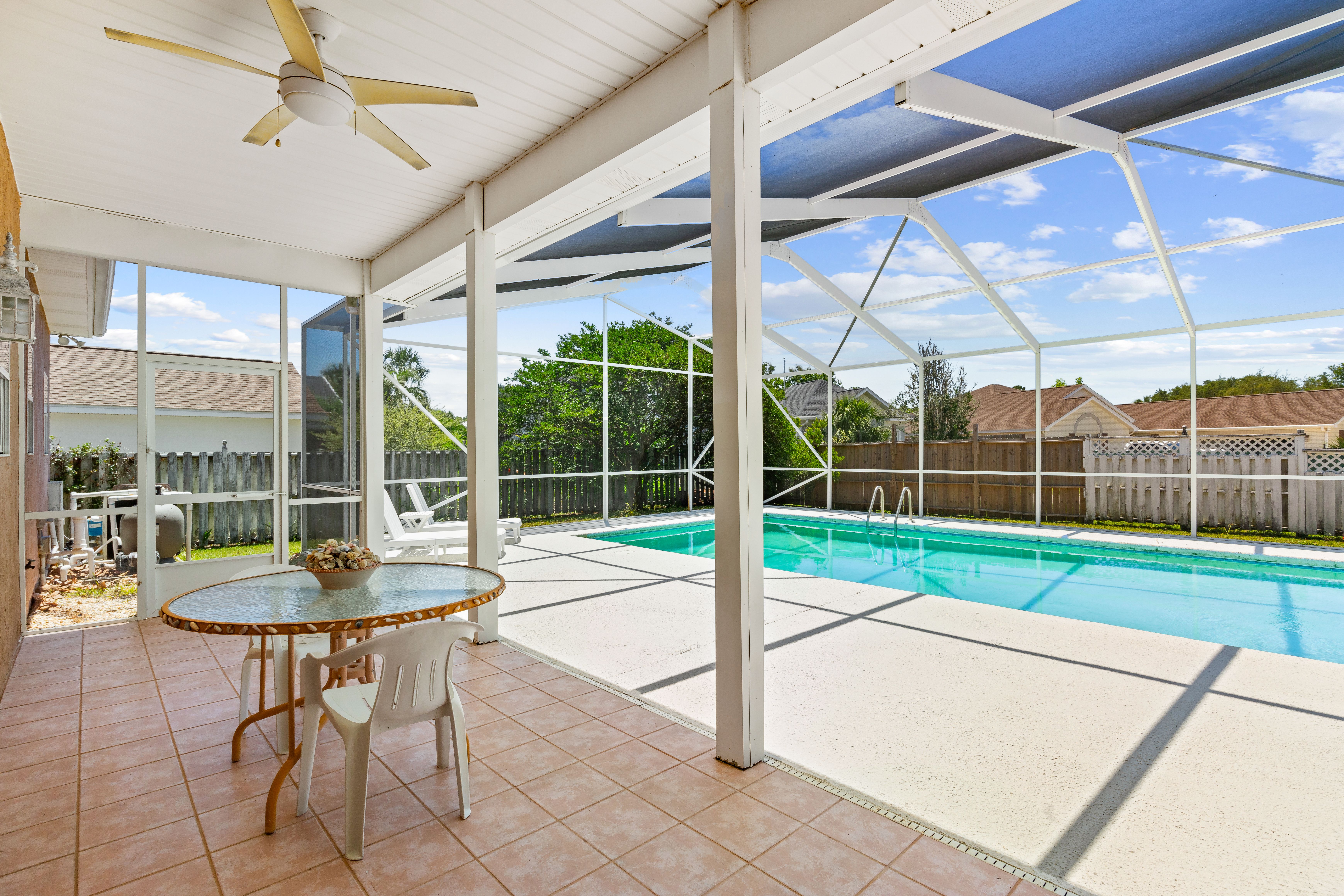  Corner Lot Home with Screened Pool Near Beach - 物件實景
