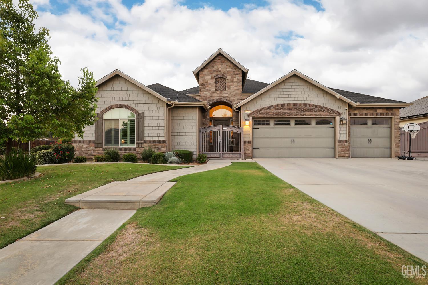 Bakersfield, California, 93314, United States, 4 Bedrooms Bedrooms, ,4 BathroomsBathrooms,Residential,For Sale,2010376