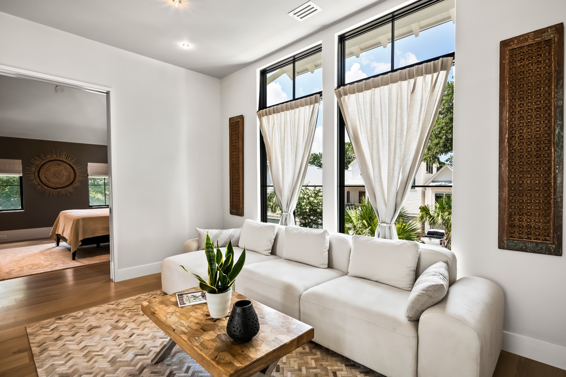  700 Stucco Lane, Mount Pleasant - 物件實景