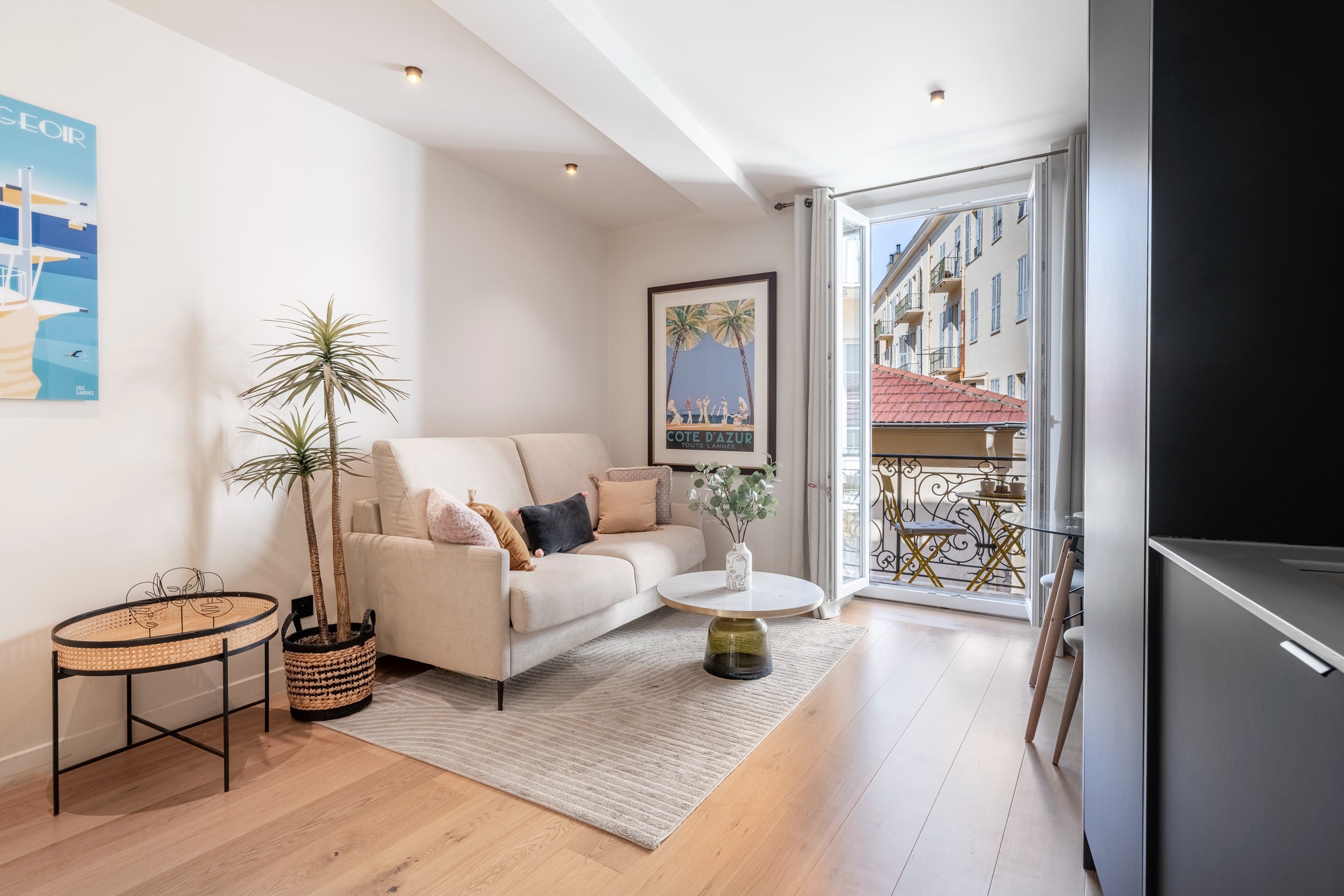  Studio apartment with sleeping area in Nice Carré d