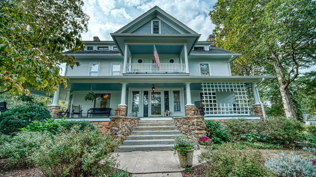 Andrews, North Carolina, 28901, United States, 5 Bedrooms Bedrooms, ,4 BathroomsBathrooms,Residential,For Sale,1912195
