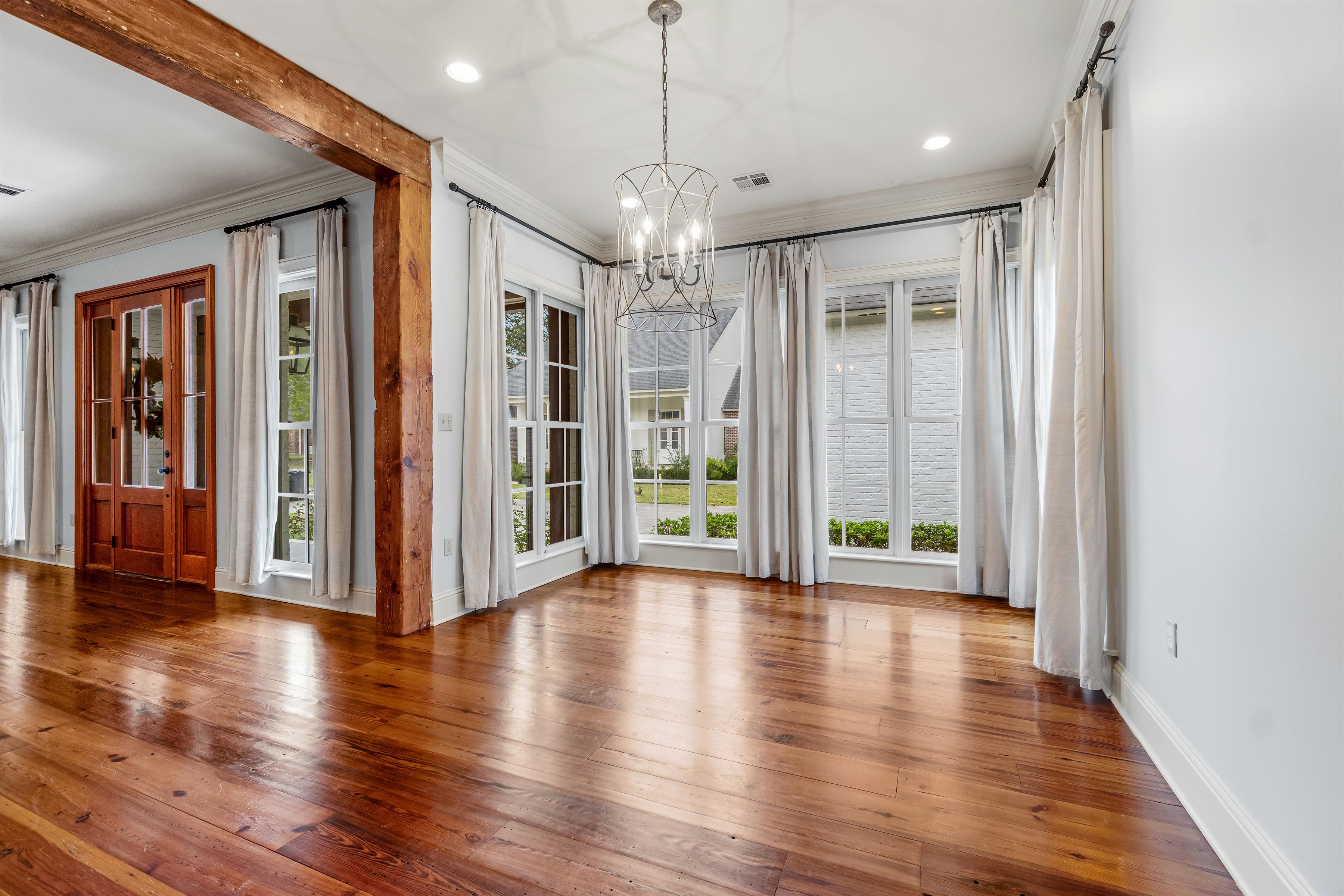 Baton Rouge, Louisiana, 70809, United States, 3 Bedrooms Bedrooms, ,4 BathroomsBathrooms,Residential,For Sale,1998392