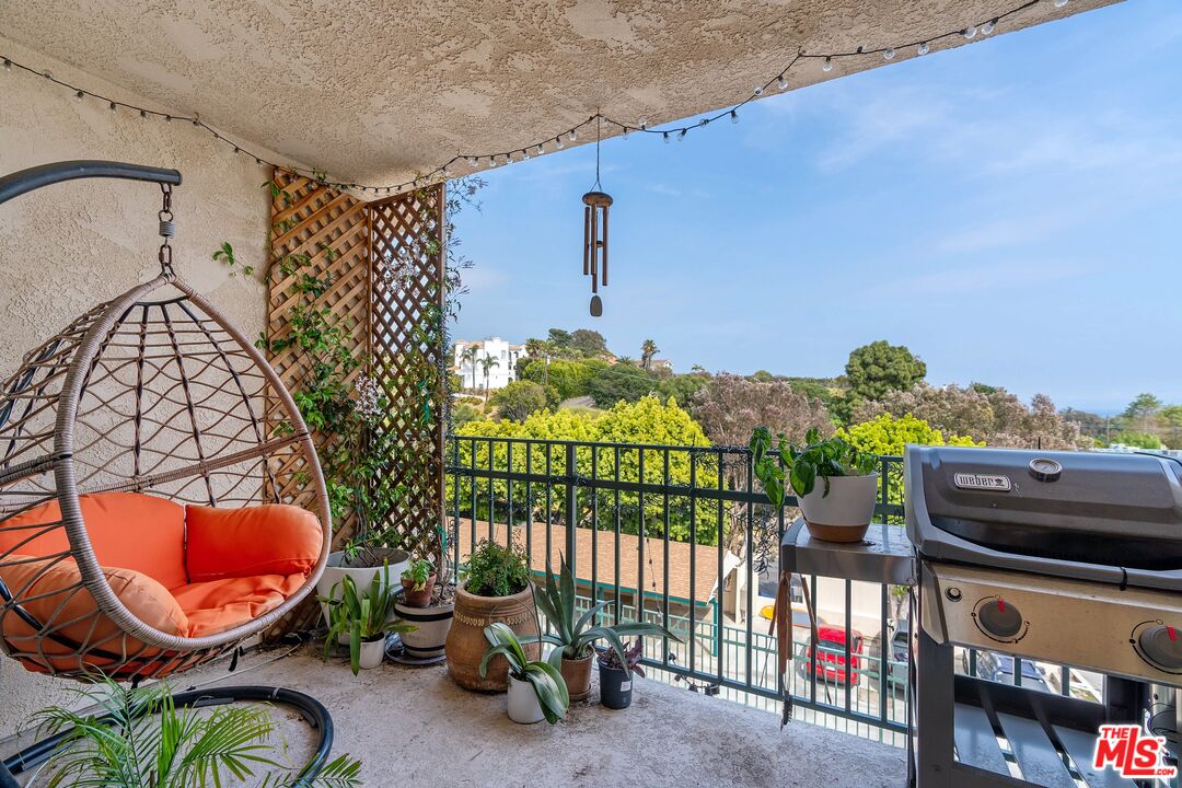 Malibu, California, 90265, United States, 3 Bedrooms Bedrooms, ,2 BathroomsBathrooms,Residential,For Sale,1991505