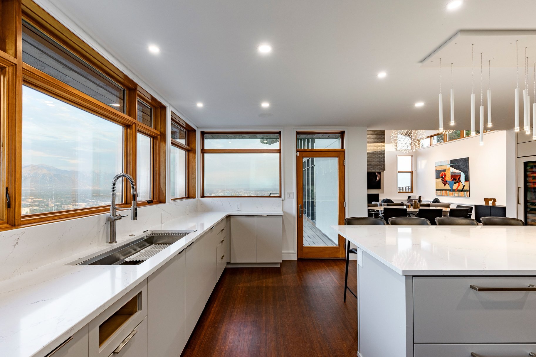  Stunning Contemporary Home with Commanding Views - 物件實景