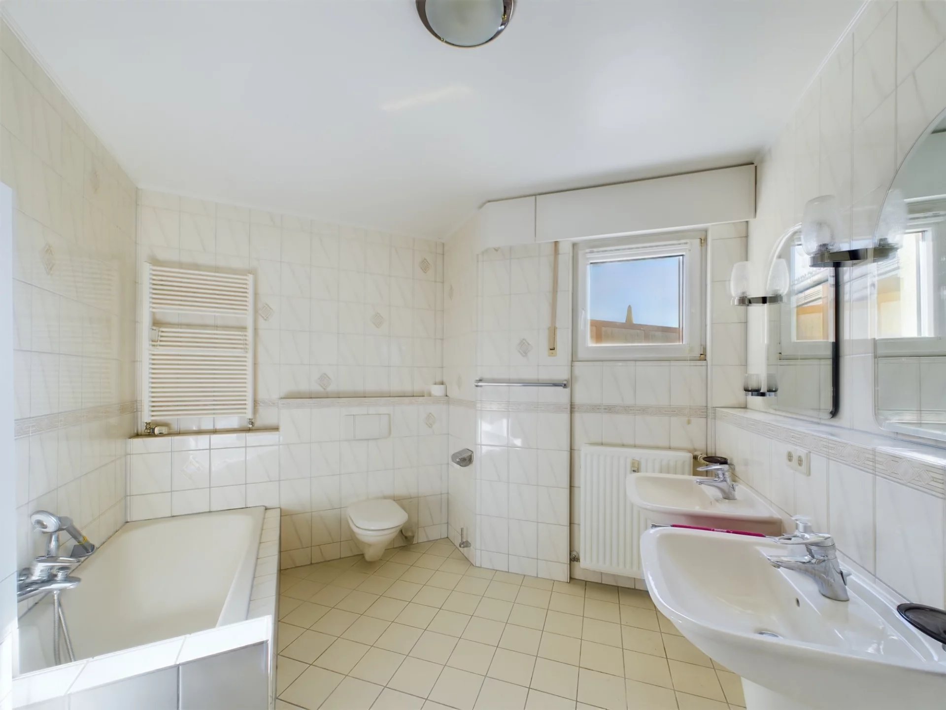 Luxembourg, Canton de Luxembourg, LU, 2 Bedrooms Bedrooms, ,1 BathroomBathrooms,Residential,For Sale,1999100