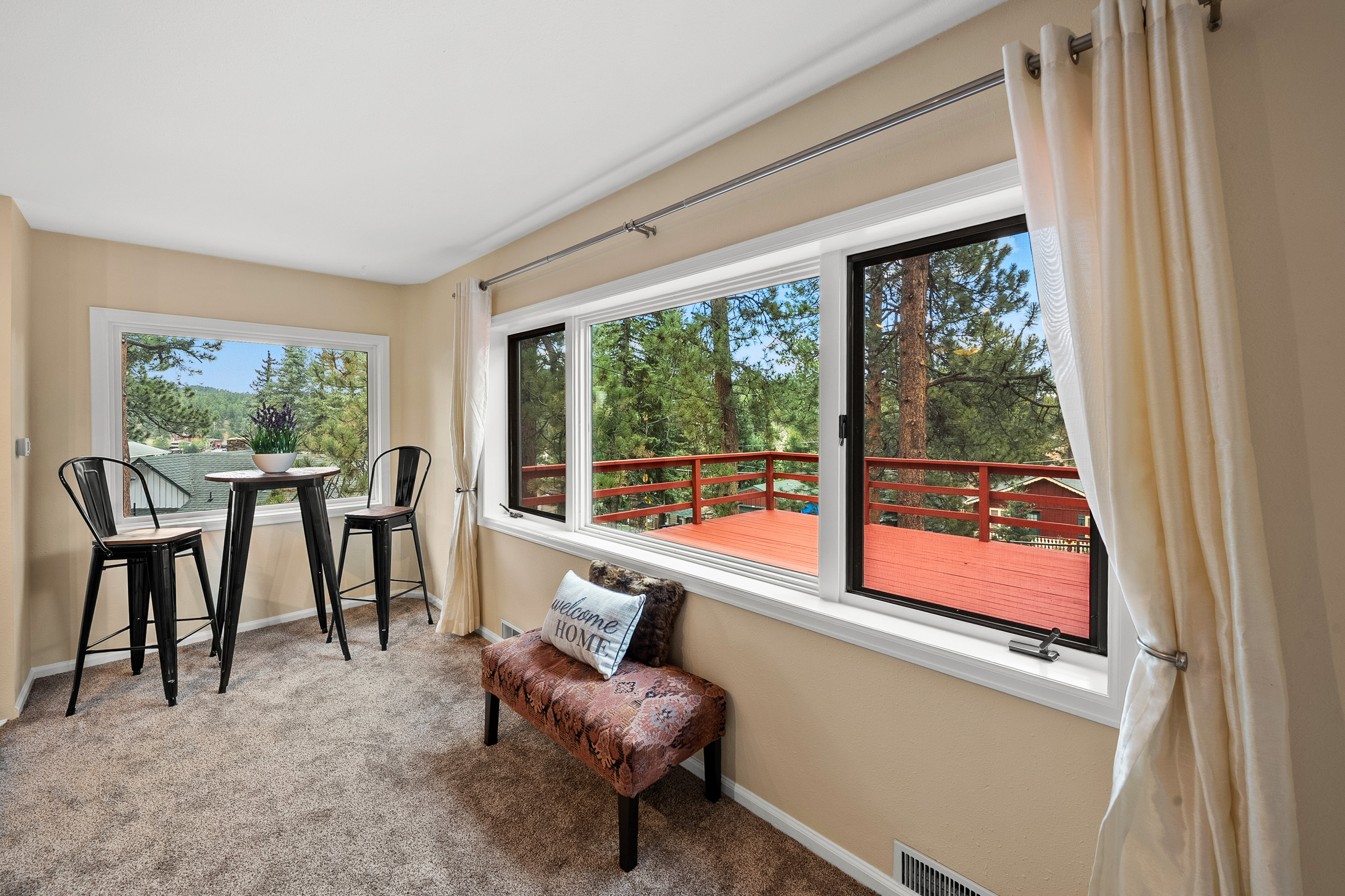  Rare Opportunity to Own 2 Homes Just Steps Away from Coveted Evergreen Lake - 物件實景