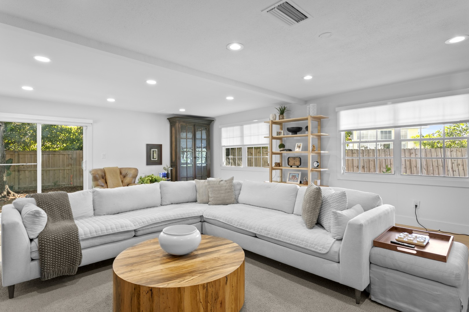 Tampa, Florida, 33629, United States, 4 Bedrooms Bedrooms, ,5 BathroomsBathrooms,Residential,For Sale,2010401