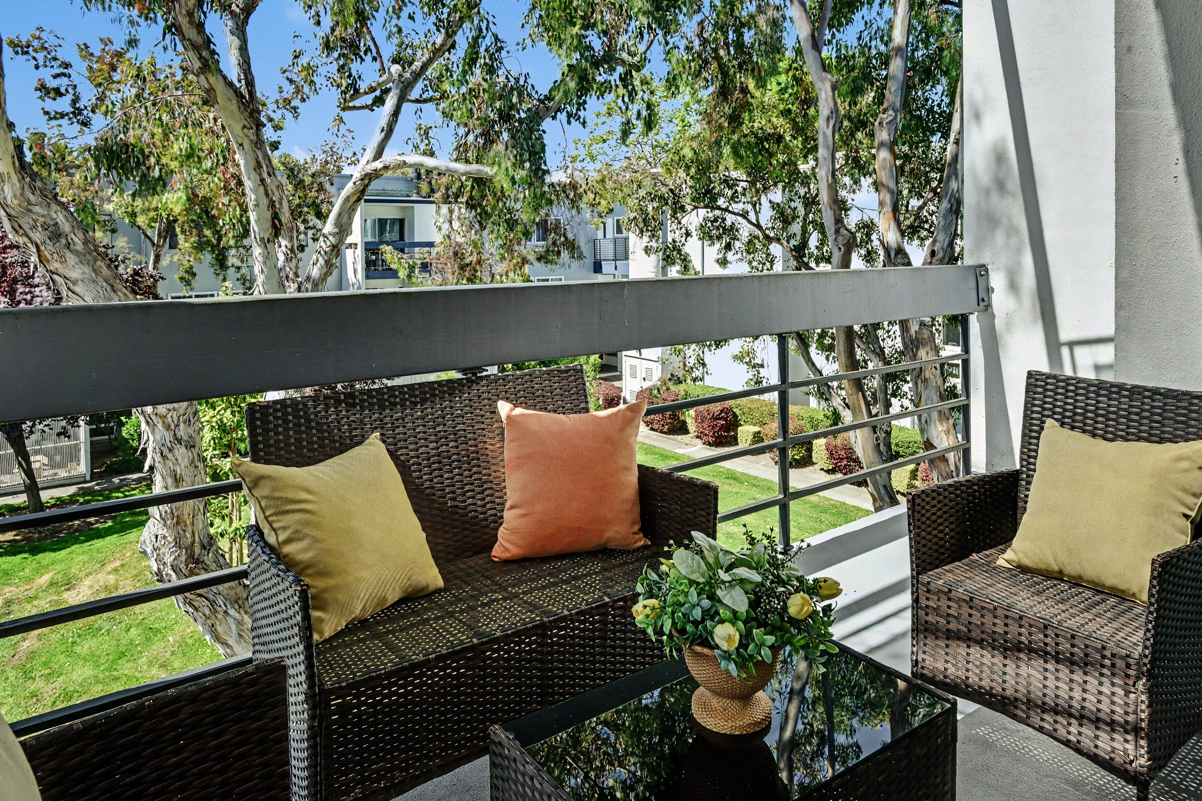  Light-Filled Top-Floor Corner Retreat - 物件實景