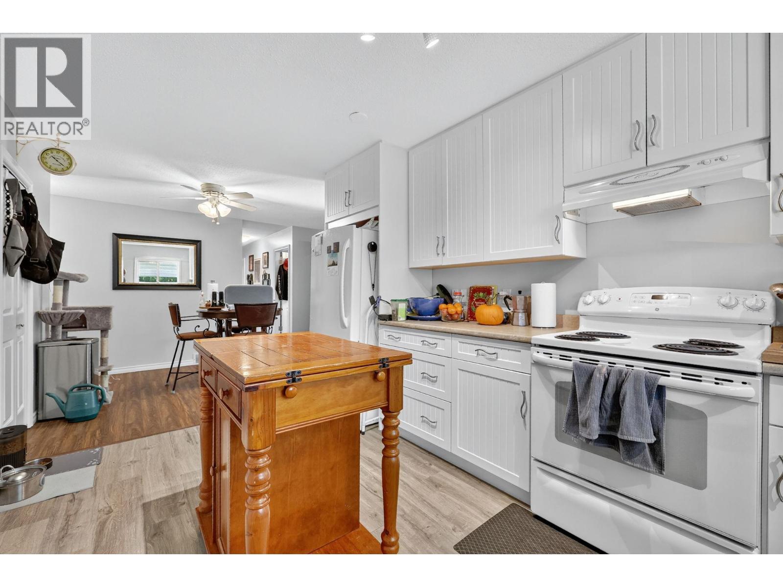 KELOWNA, British Columbia, V1X 1C4, CA, 5 Bedrooms Bedrooms, ,3 BathroomsBathrooms,Residential,For Sale,1948235