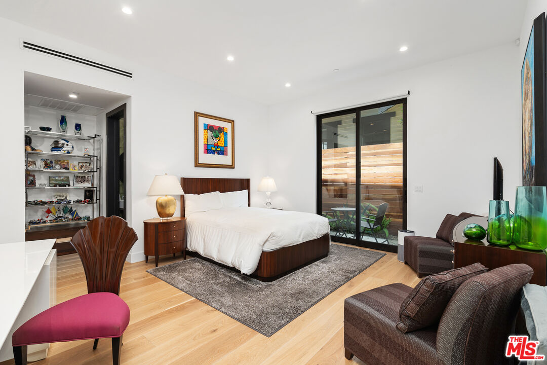 Los Angeles, California, 90068, United States, 4 Bedrooms Bedrooms, ,4 BathroomsBathrooms,Residential,For Sale,1897073