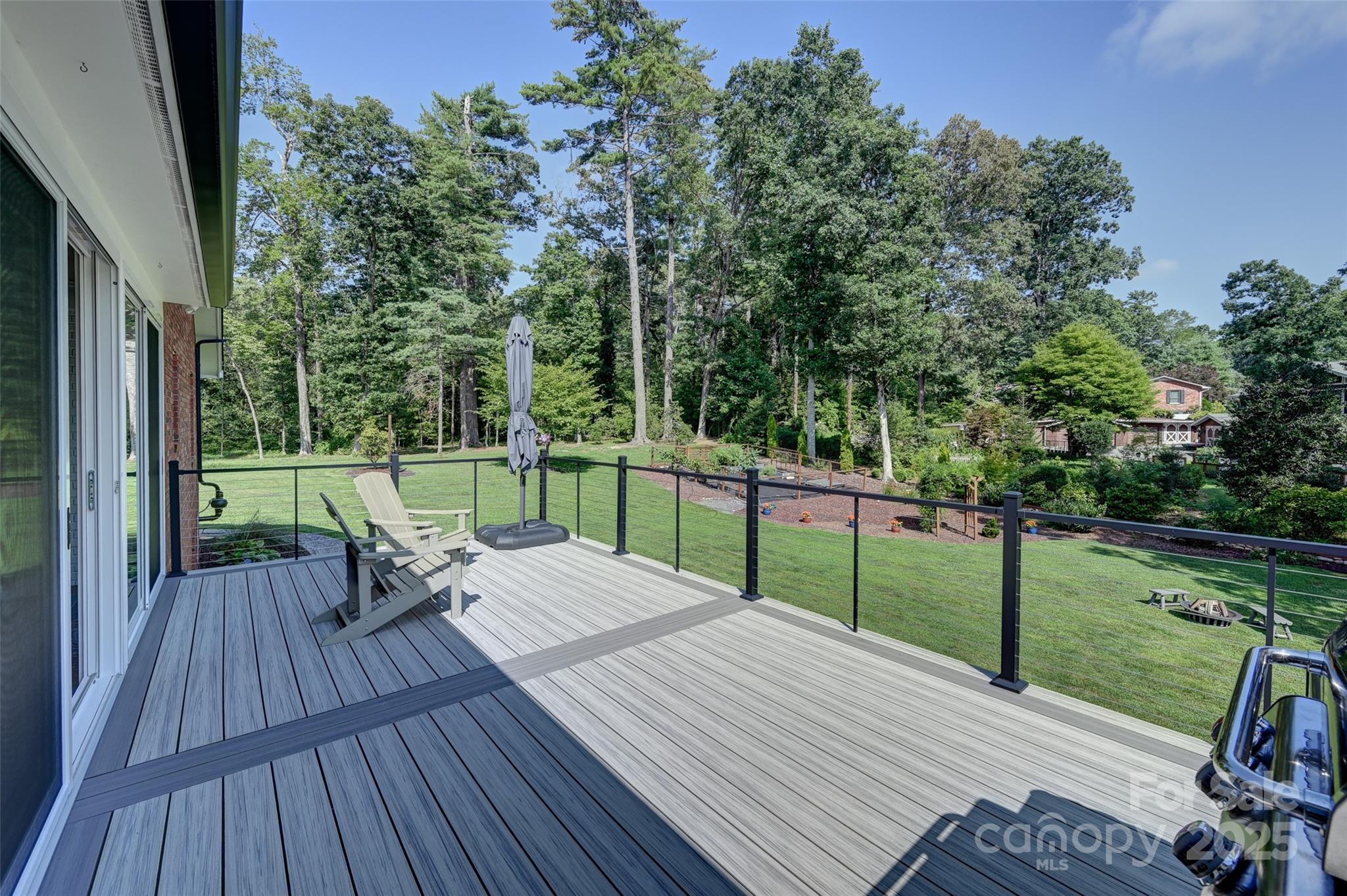 Hendersonville, North Carolina, 28739, United States, 5 Bedrooms Bedrooms, ,3 BathroomsBathrooms,Residential,For Sale,1903677