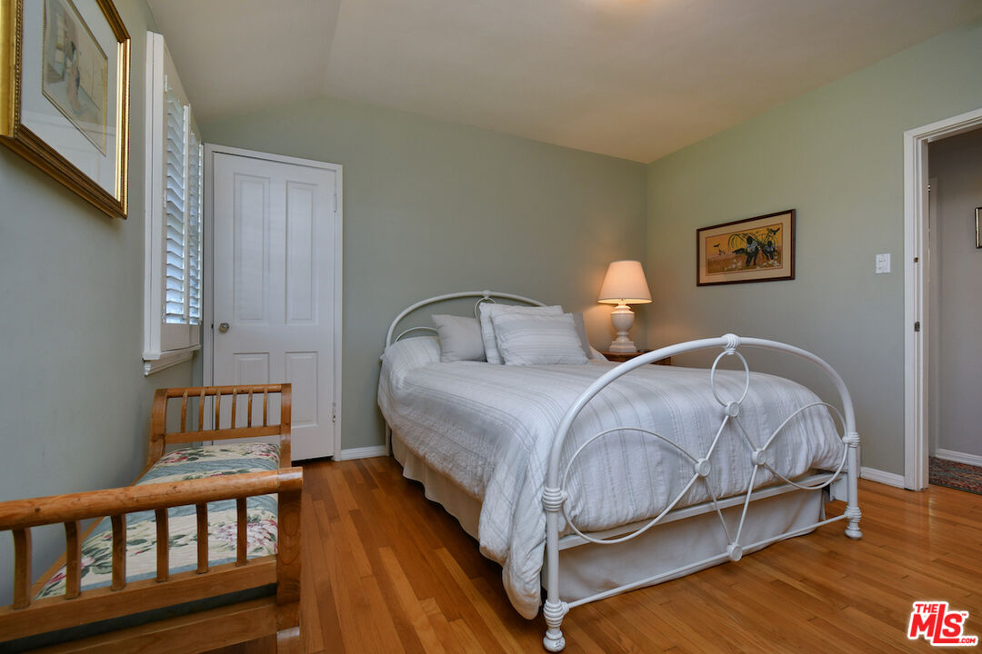 Sherman Oaks, California, 91403, United States, 3 Bedrooms Bedrooms, ,3 BathroomsBathrooms,Residential,For Sale,1989375