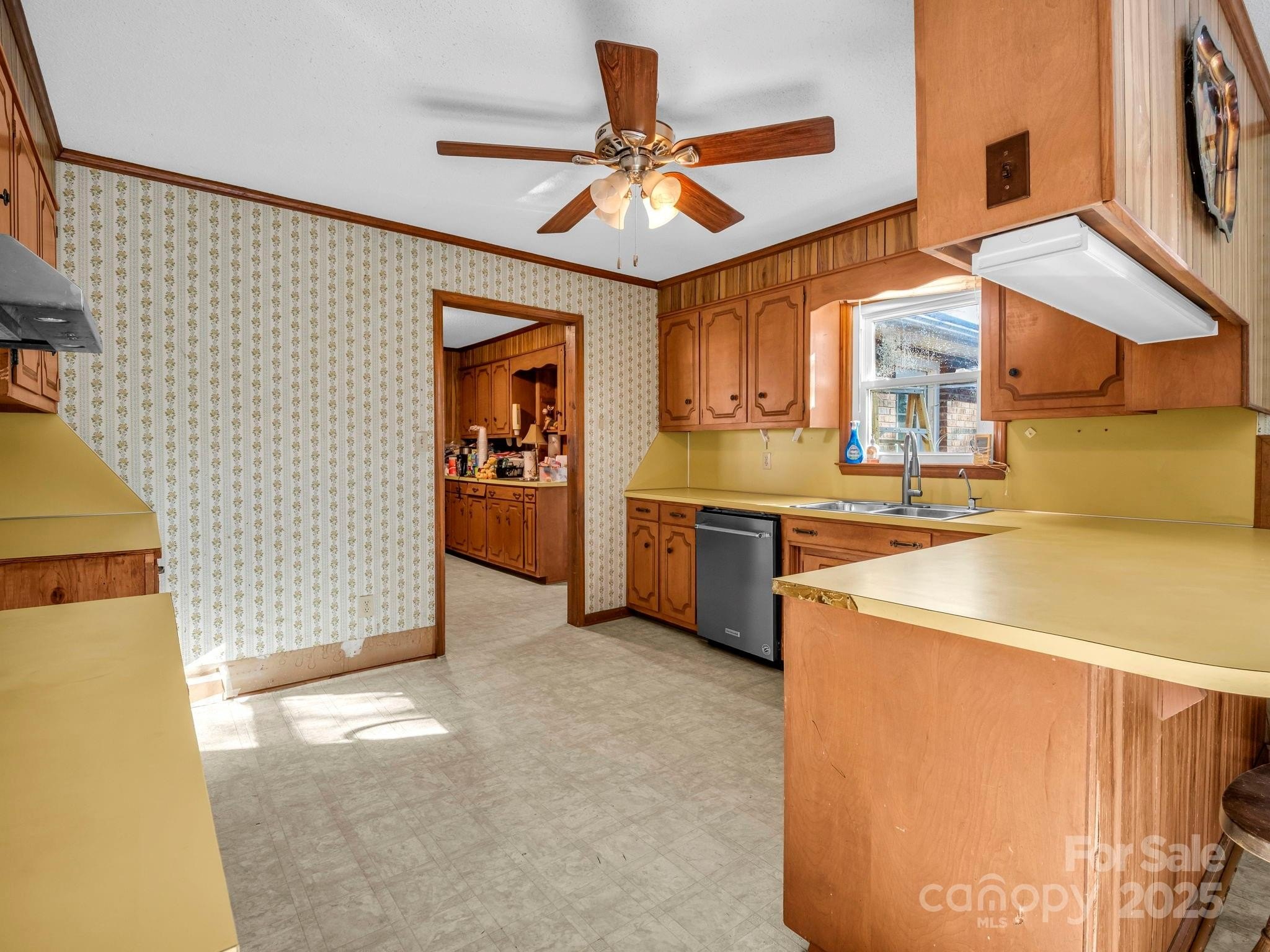 Lincolnton, North Carolina, 28092, United States, 3 Bedrooms Bedrooms, ,3 BathroomsBathrooms,Residential,For Sale,2005565