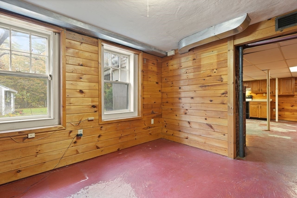 Wareham, Massachusetts, 02571, United States, 5 Bedrooms Bedrooms, ,3 BathroomsBathrooms,Residential,For Sale,1987680