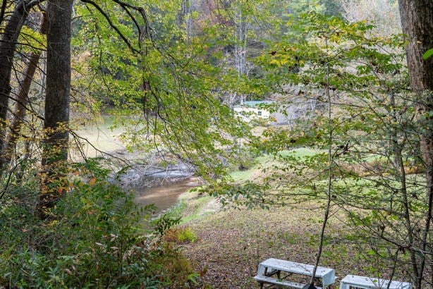 Murphy, North Carolina, 28906, United States, 4 Bedrooms Bedrooms, ,4 BathroomsBathrooms,Residential,For Sale,1989693