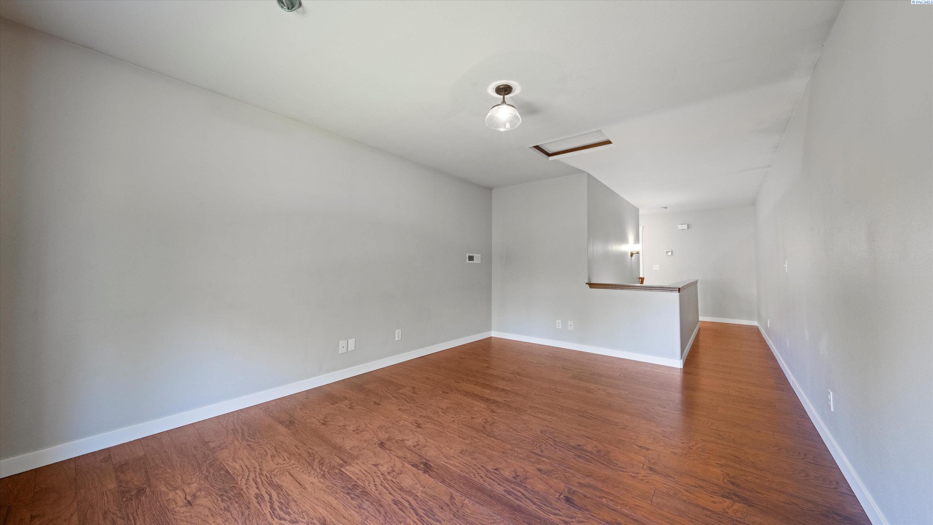 Pasco, Washington, 99301, United States, 4 Bedrooms Bedrooms, ,2 BathroomsBathrooms,Residential,For Sale,1956772