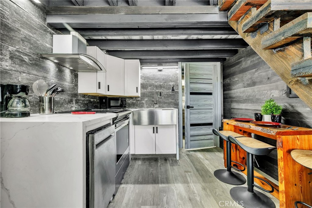 Woodland Hills, California, 91364, United States, 4 Bedrooms Bedrooms, ,2 BathroomsBathrooms,Residential,For Sale,1975100