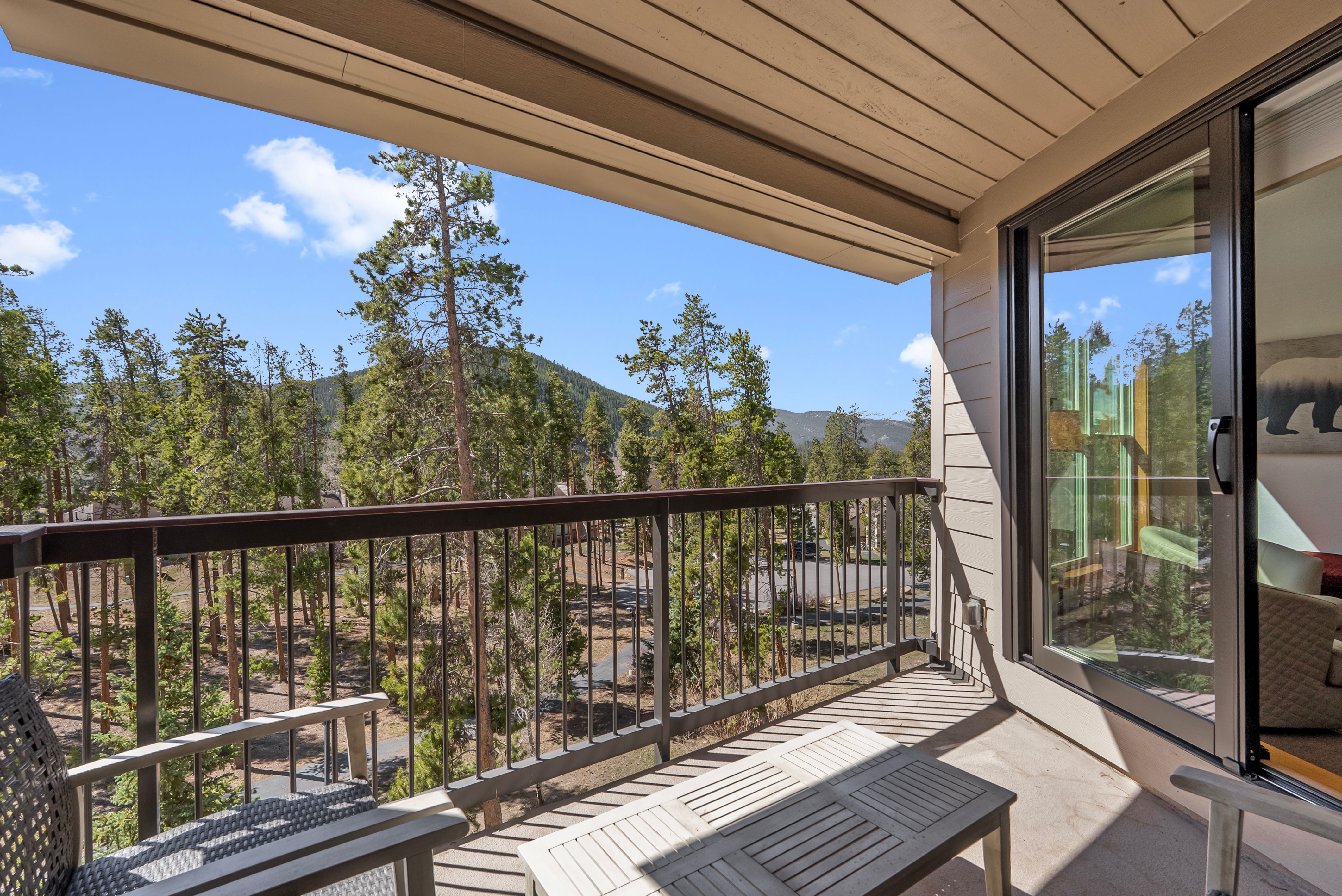  A Spacious and Light-filled Mountain Retreat - 物件實景