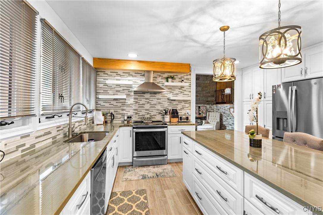 Deerfield, New York, 13502, United States, 6 Bedrooms Bedrooms, ,4 BathroomsBathrooms,Residential,For Sale,1971402