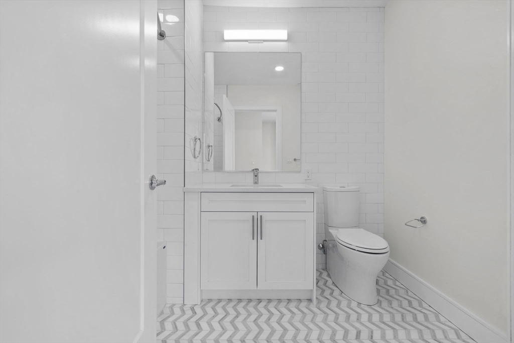 Boston, Massachusetts, 02128, United States, 2 Bedrooms Bedrooms, ,2 BathroomsBathrooms,Residential,For Sale,1942653
