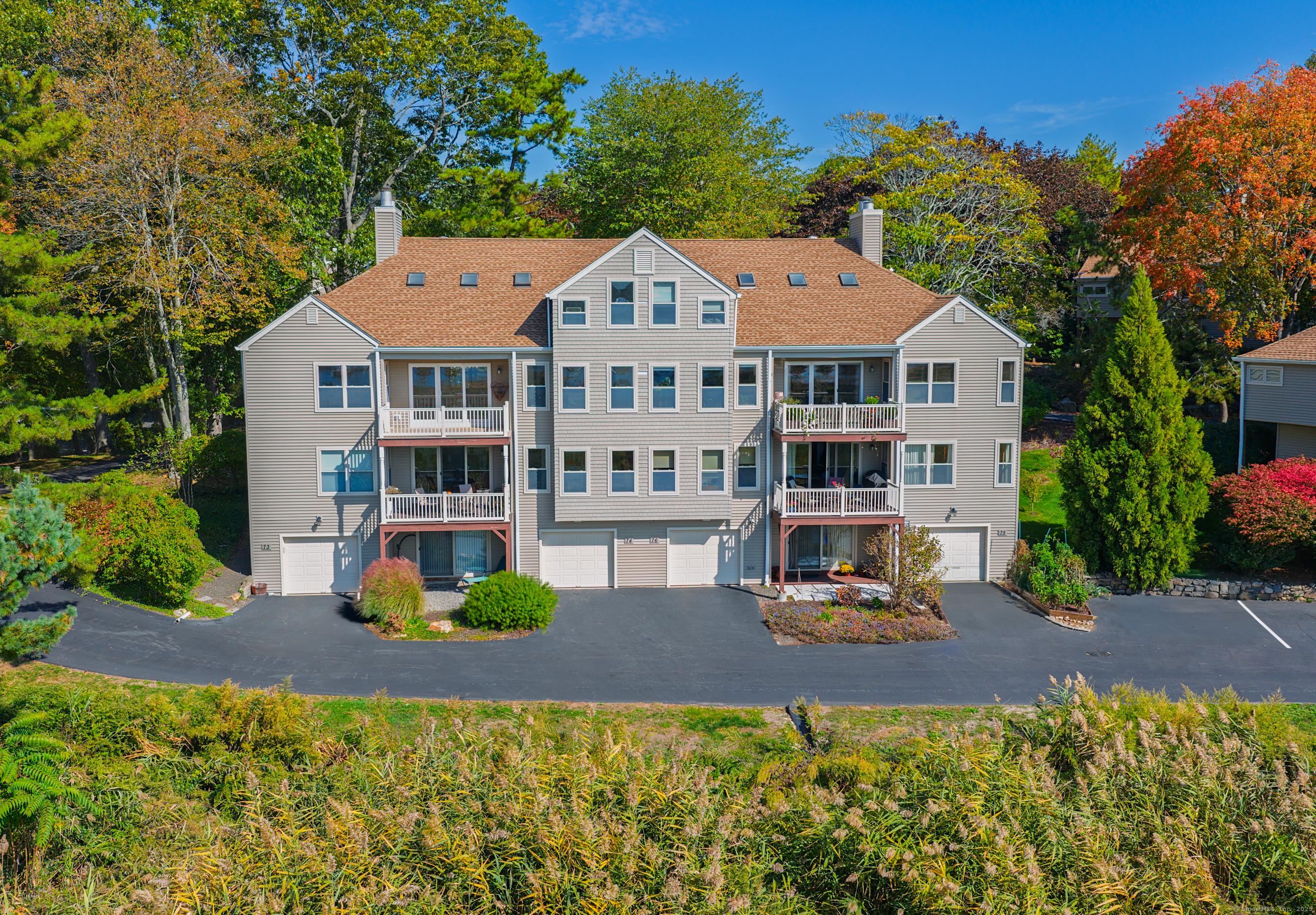 Branford, Connecticut, 06405, United States, 2 Bedrooms Bedrooms, ,3 BathroomsBathrooms,Residential,For Sale,1992436