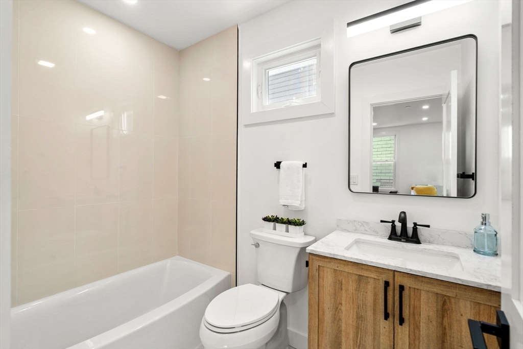 Somerville, Massachusetts, 02143, United States, 2 Bedrooms Bedrooms, ,2 BathroomsBathrooms,Residential,For Sale,1906626