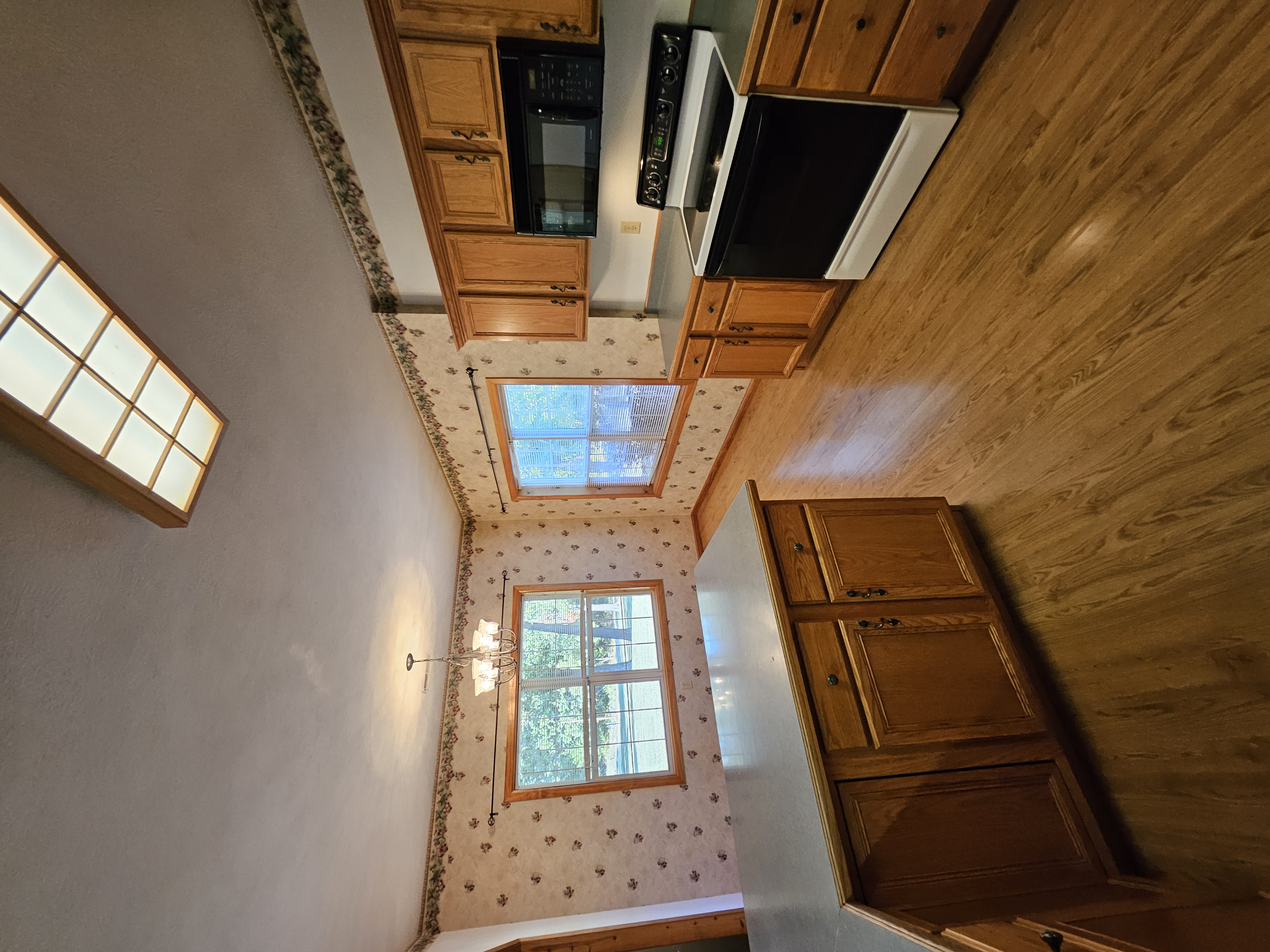 Aurora, Missouri, 65605, United States, 4 Bedrooms Bedrooms, ,2 BathroomsBathrooms,Residential,For Sale,1984470