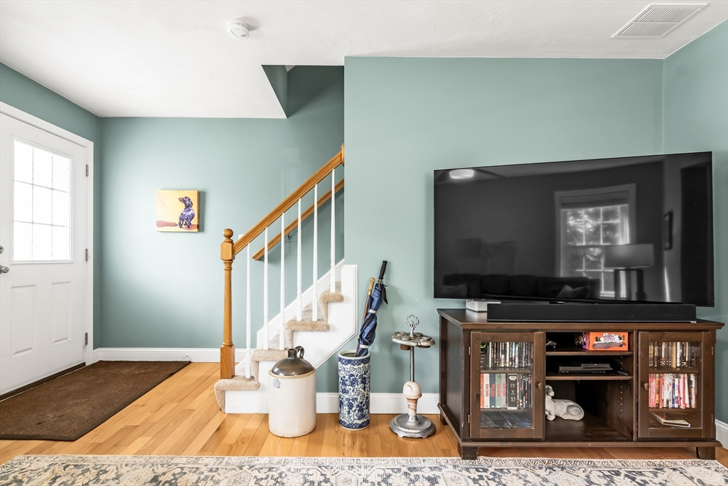 Haverhill, Massachusetts, 01830, United States, 3 Bedrooms Bedrooms, ,3 BathroomsBathrooms,Residential,For Sale,2048419