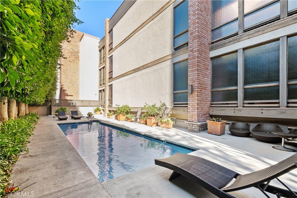 Beverly Hills, California, 90212, United States, 2 Bedrooms Bedrooms, ,2 BathroomsBathrooms,Residential,For Sale,1912615