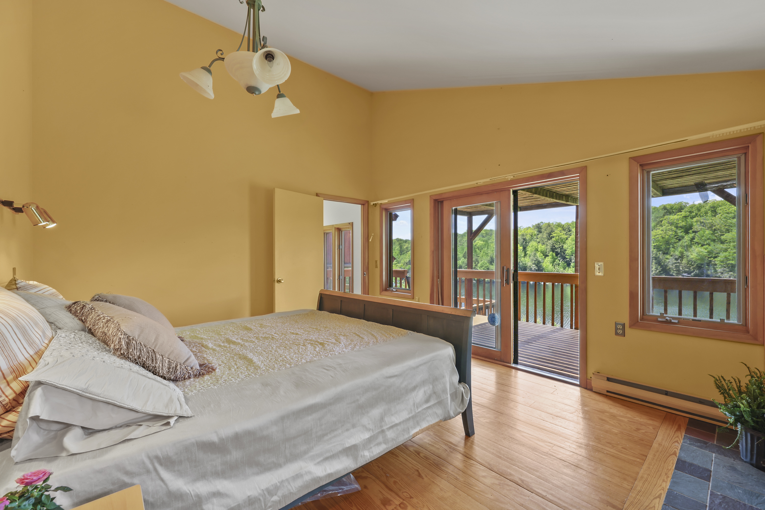  Exceptional Waterfront Retreat on Tranquil Hayes Pond - 物件實景