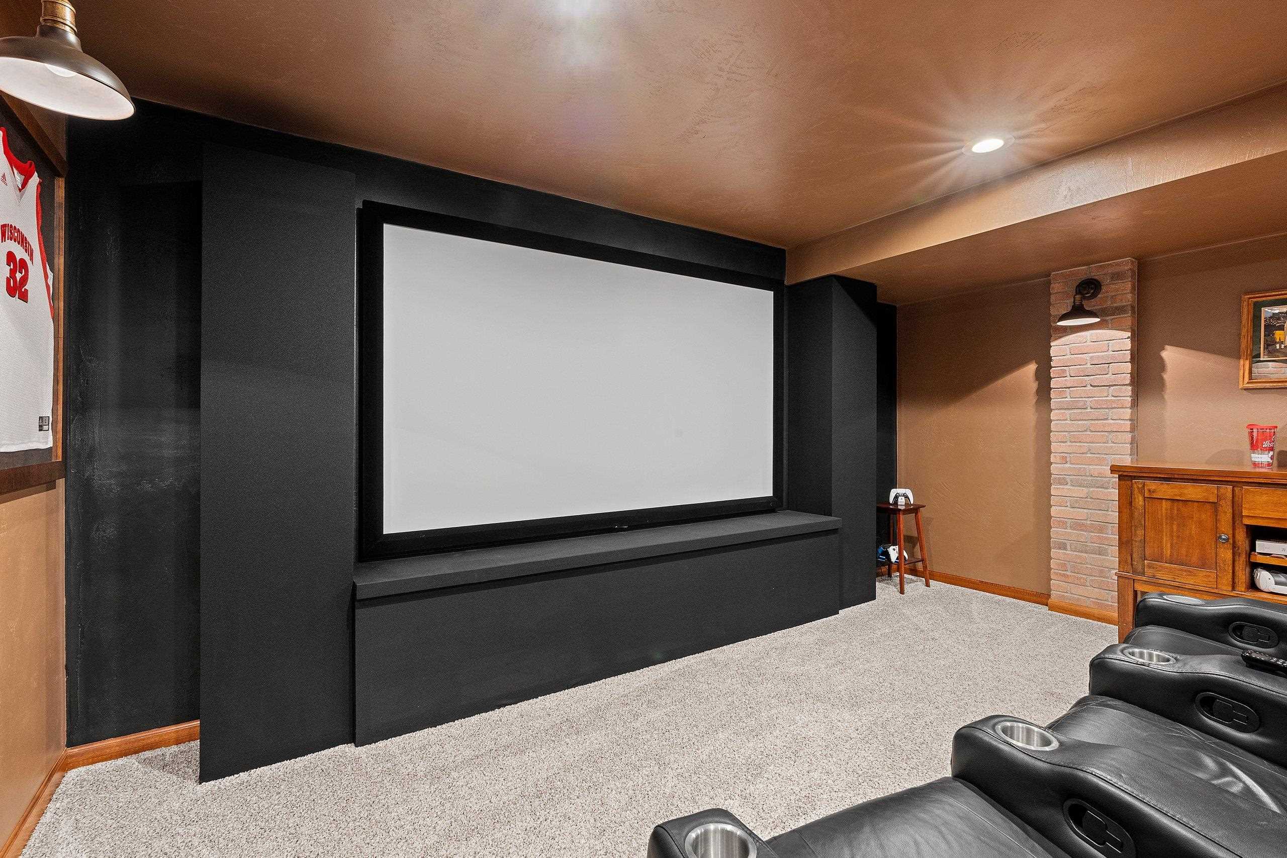 NEENAH, Wisconsin, 54956, United States, 3 Bedrooms Bedrooms, ,3 BathroomsBathrooms,Residential,For Sale,1986561