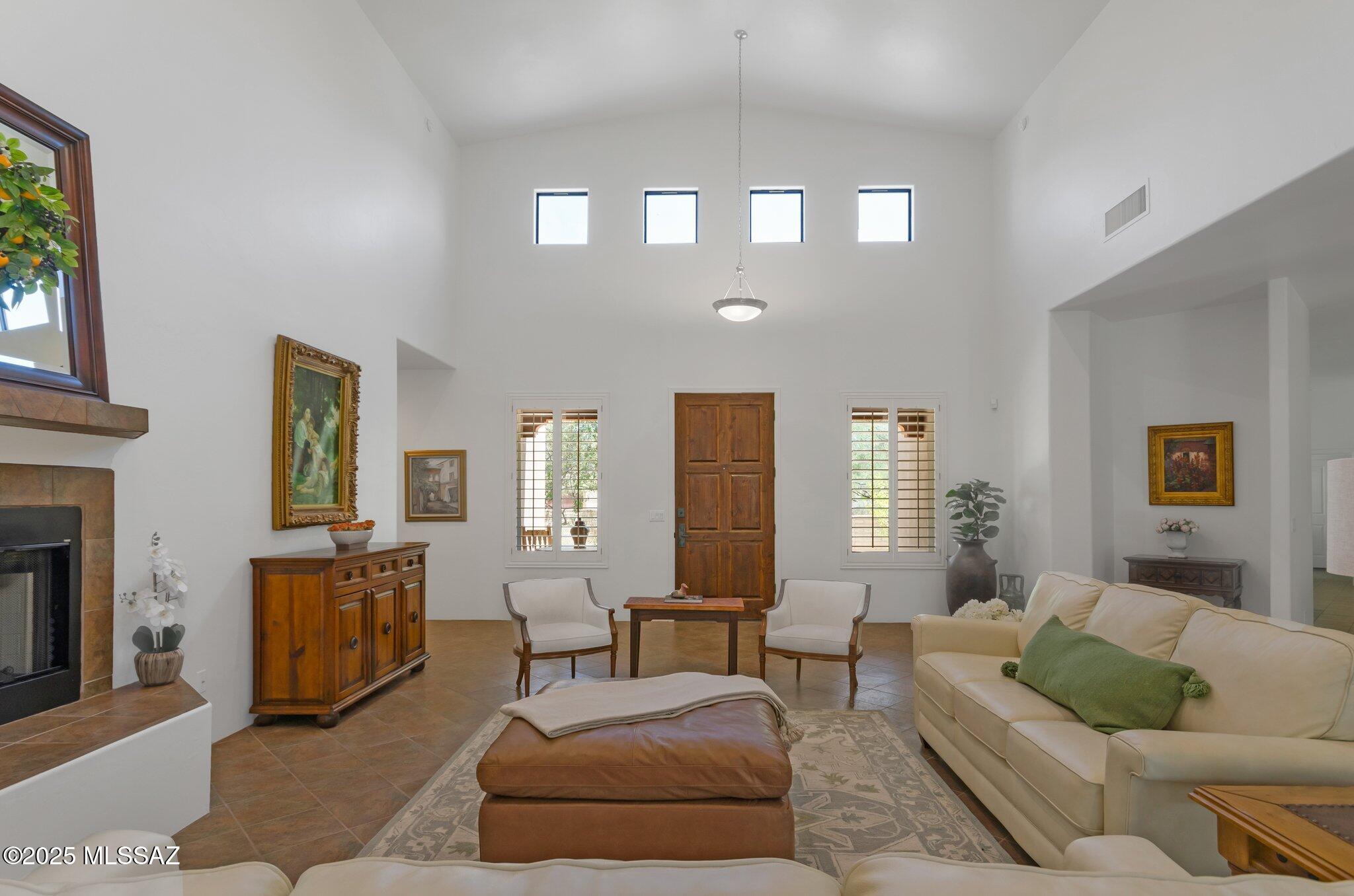Tucson, Arizona, 85712, United States, 4 Bedrooms Bedrooms, ,4 BathroomsBathrooms,Residential,For Sale,1850331
