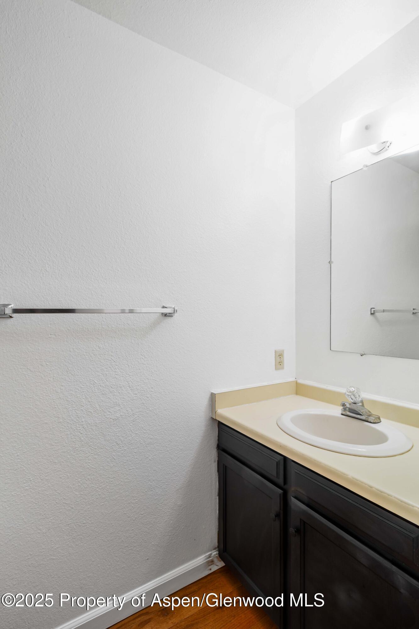 Glenwood Springs, Colorado, 81601, United States, 3 Bedrooms Bedrooms, ,3 BathroomsBathrooms,Residential,For Sale,1941964