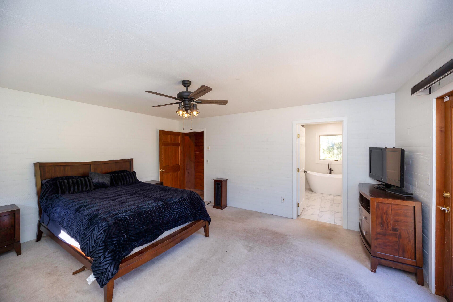 Brooklyn, Michigan, 49230, United States, 3 Bedrooms Bedrooms, ,3 BathroomsBathrooms,Residential,For Sale,1991046