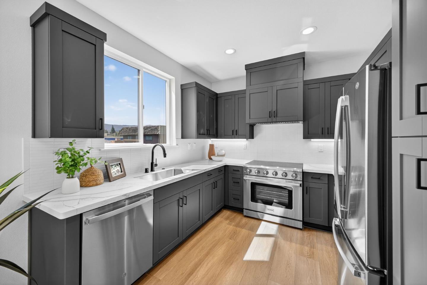 Redwood City, California, 94061, United States, 4 Bedrooms Bedrooms, ,3 BathroomsBathrooms,Residential,For Sale,1988183