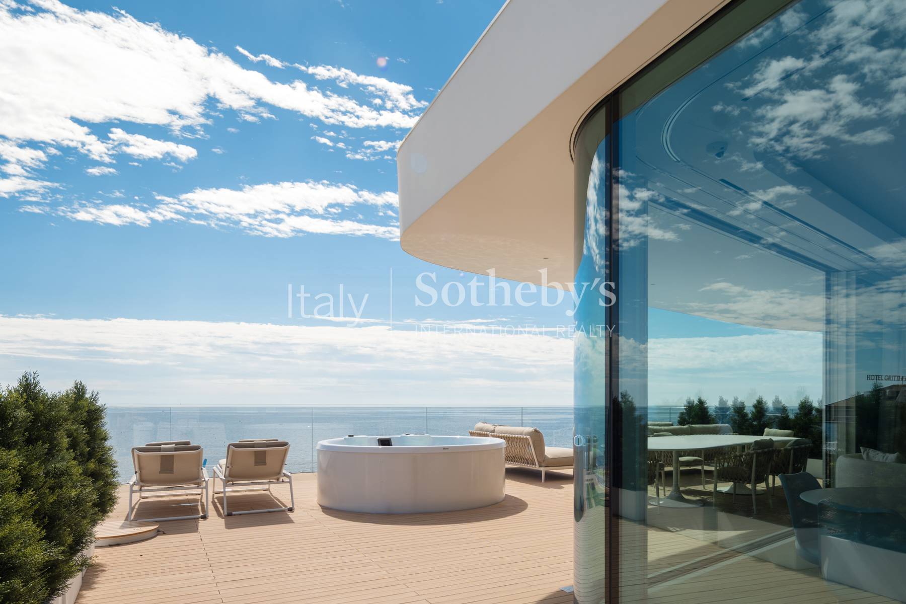  Exclusive Seafront Penthouse - 物件實景