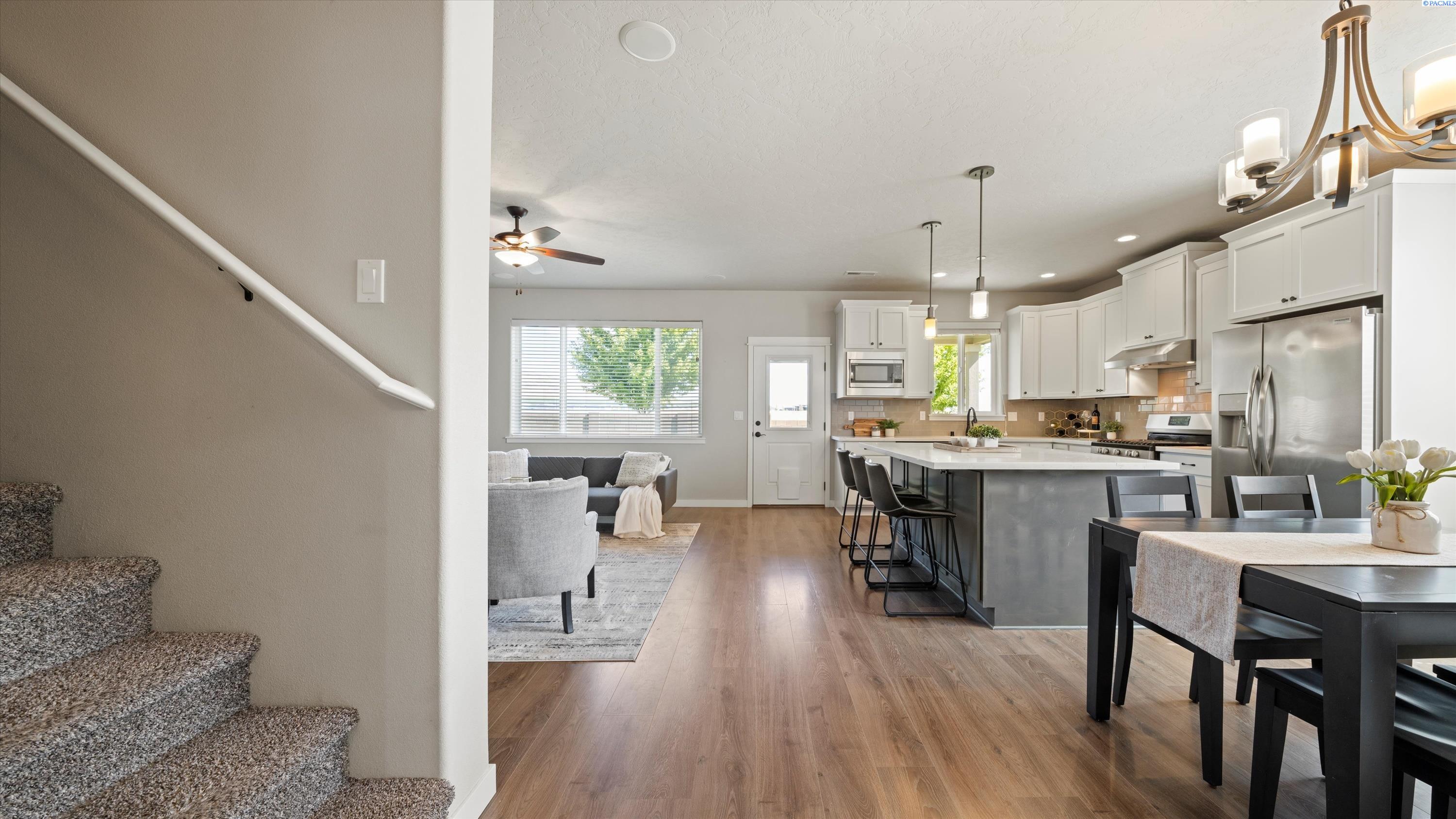 Richland, Washington, 99352, United States, 5 Bedrooms Bedrooms, ,3 BathroomsBathrooms,Residential,For Sale,1947439