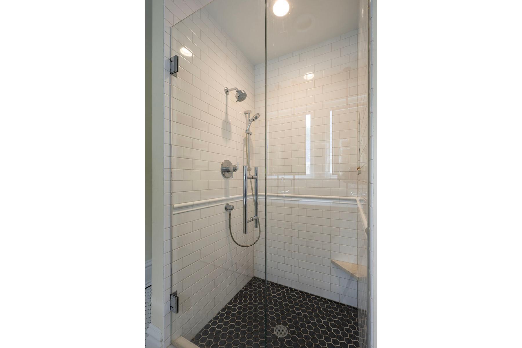 Minneapolis, Minnesota, 55403, United States, 3 Bedrooms Bedrooms, ,2 BathroomsBathrooms,Residential,For Sale,1901965