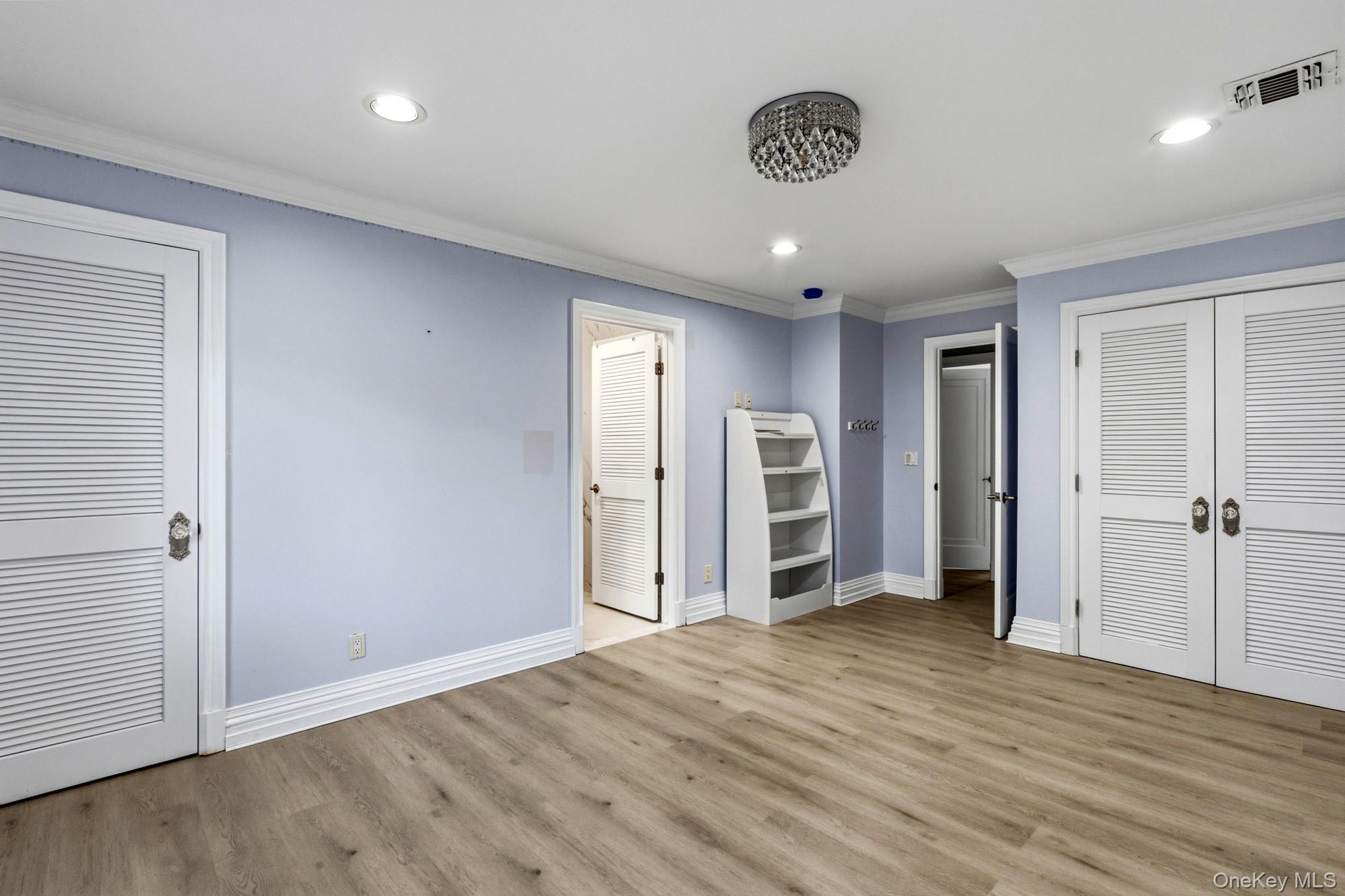  18 Sherwood Lane, Roslyn Heights, NY, 11577 - 物件實景