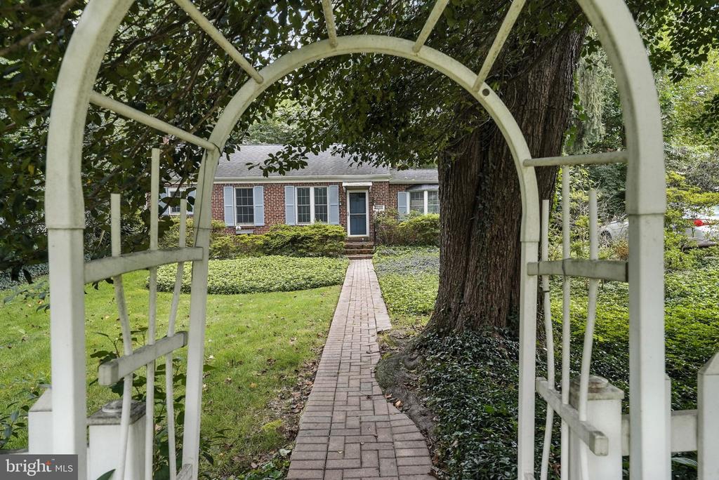 Silver Spring, Maryland, 20901, United States, 3 Bedrooms Bedrooms, ,1 BathroomBathrooms,Residential,For Sale,1928721