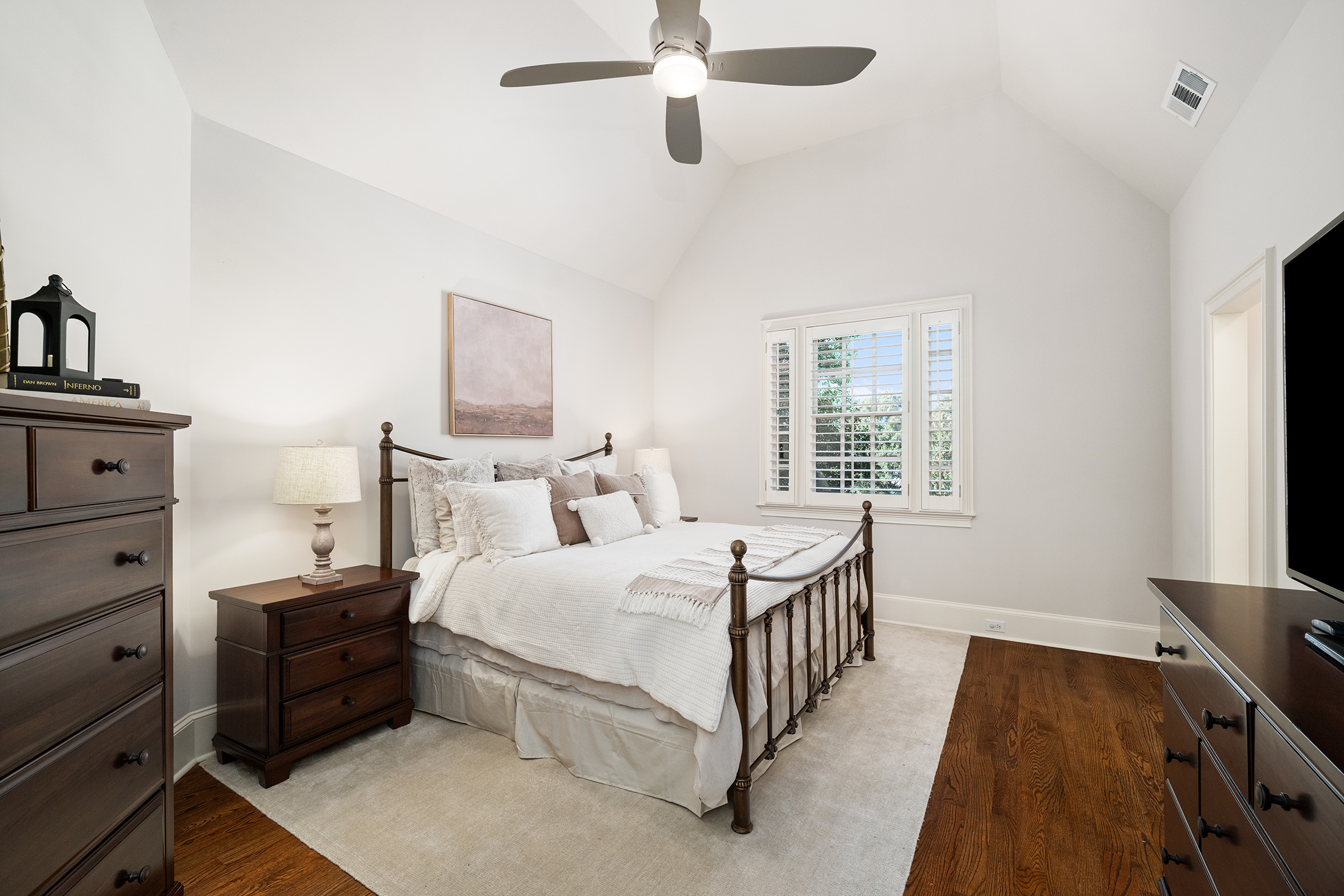  Located Within the Gated Greystone Farms Community in Milton - 物件實景