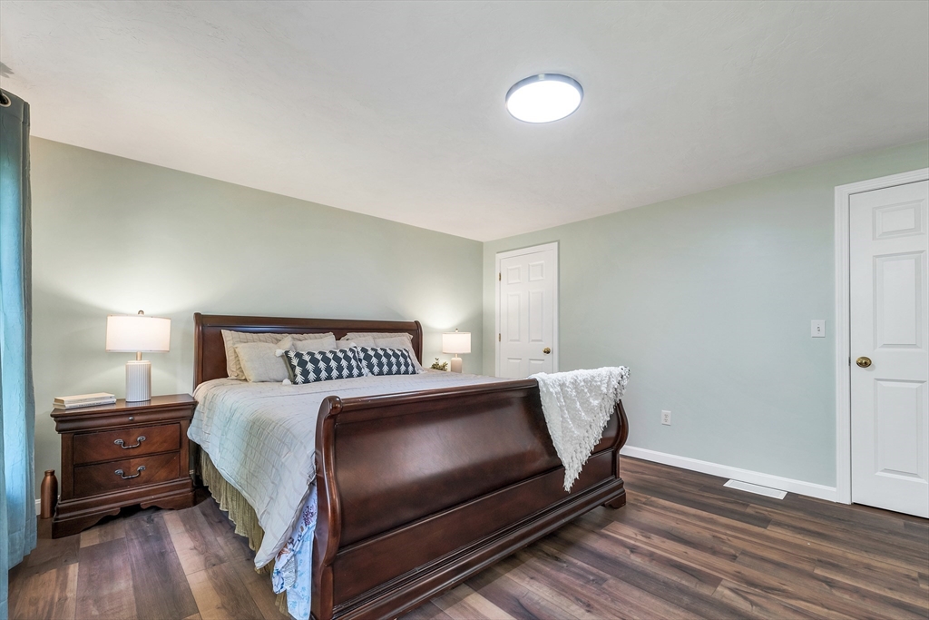 Nashua, New Hampshire, 03062, United States, 4 Bedrooms Bedrooms, ,4 BathroomsBathrooms,Residential,For Sale,1917285