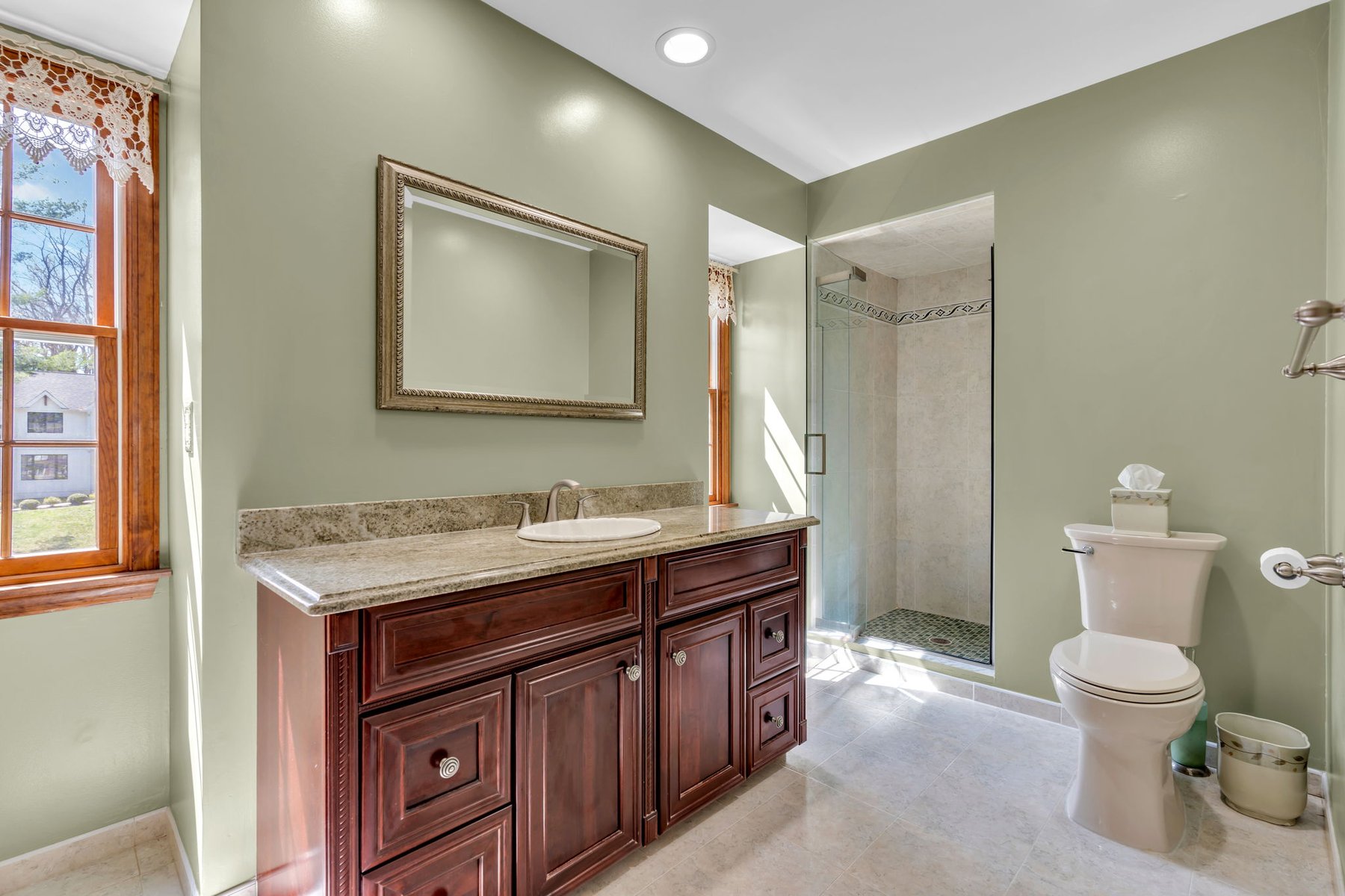  Spacious Middletown Colonial with Updates - 物件實景