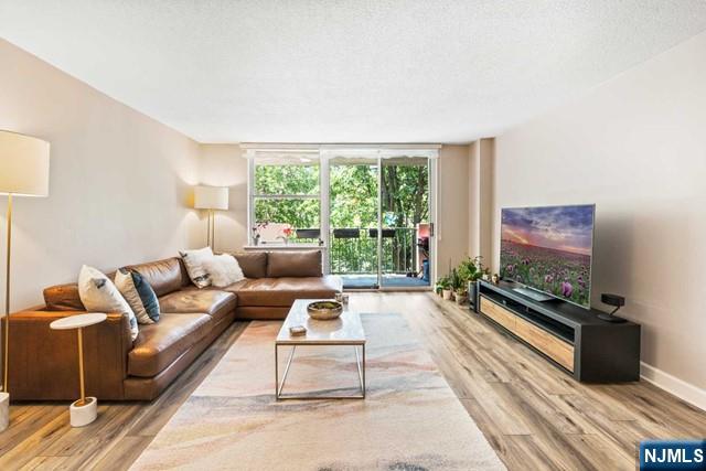 Edgewater, New Jersey, 07020, United States, 2 Bedrooms Bedrooms, ,2 BathroomsBathrooms,Residential,For Sale,1910959